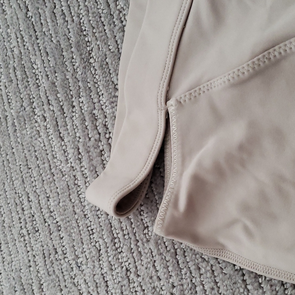 Tights - Picture 2 of 3